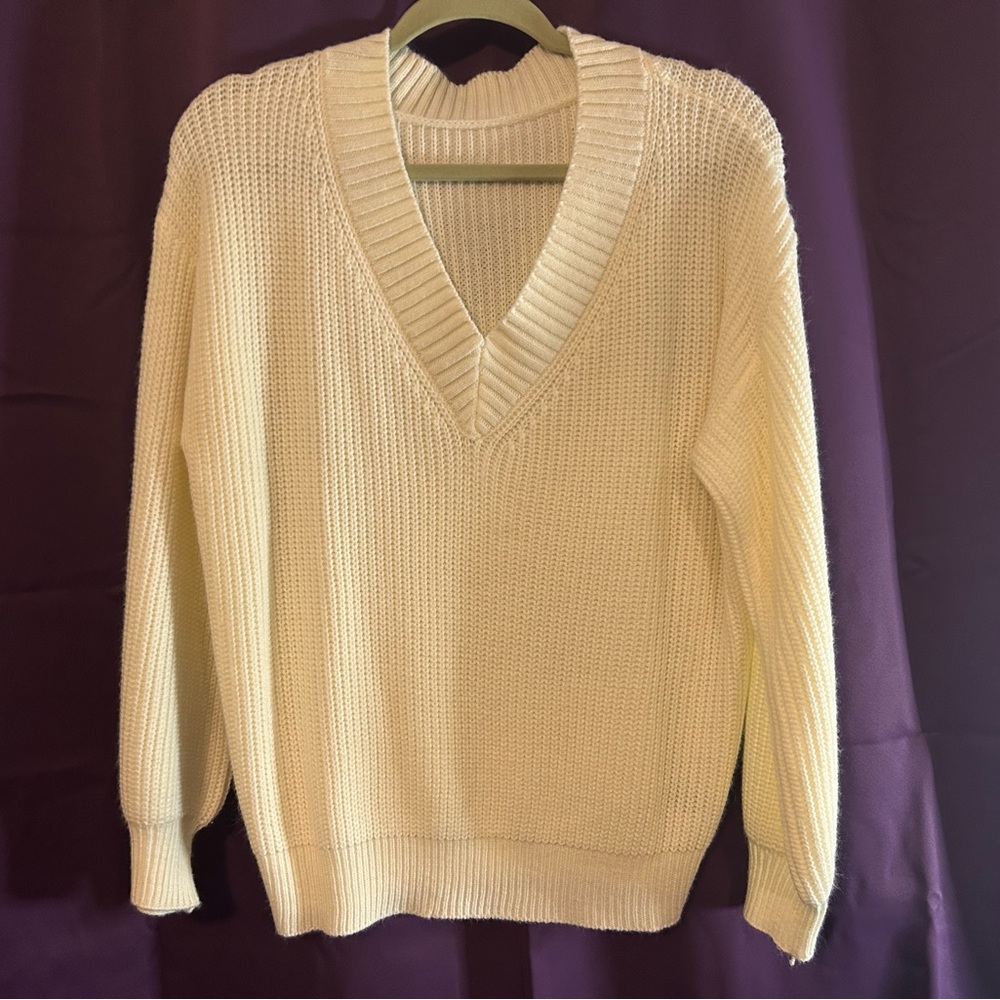 NWOT V-Neck Knit Oversized Sweater